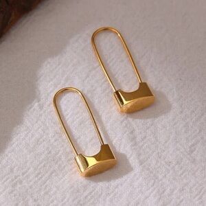 ^NEW 18K Gold Plated Lock Pin Hoop Earrings